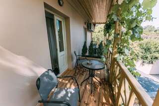 Гостевой дом Atoneli Apartment hotel Тбилиси Двухместный номер с 1 кроватью и балконом-3