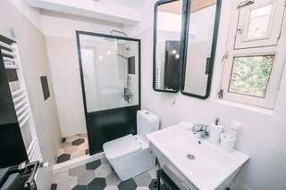 Гостевой дом Atoneli Apartment hotel Тбилиси Двухместный номер с 1 кроватью или 2 отдельными кроватями-10