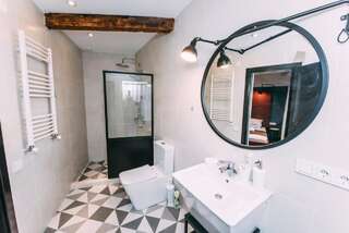 Гостевой дом Atoneli Apartment hotel Тбилиси Двухместный номер с 2 отдельными кроватями и балконом-1